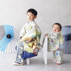 七五三の着物を着たきょうだい