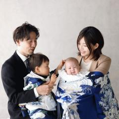 お宮参り記念で家族写真