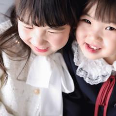 寄り添う姉妹